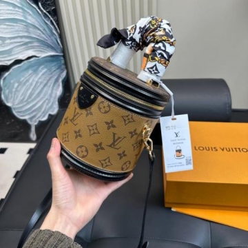 2025 シャープ ショルダーバッグ/ハンドバッグ LOUIS VUITTON  ルイヴィトン   15CM