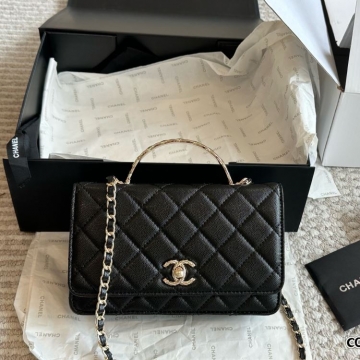 2025 機能的な ショルダーバッグ/ハンドバッグ CHANEL  シャネル   20CM