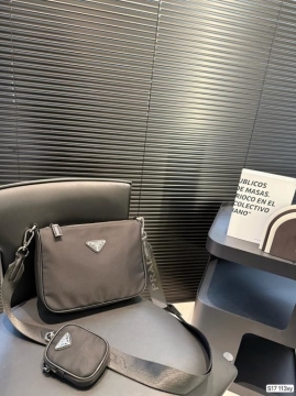 2025 細部まで行き届いた ショルダーバッグ/ショルダーバッグ PRADA  ...