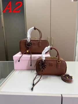 2025 しなやか ショルダーバッグ/ハンドバッグ MCM  エムシーエム   23CM/28CM