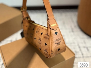 2025 プレイフル ショルダーバッグ/ショルダーバッグ MCM  エムシーエム   26CM
