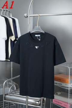2025新作 PRADAプラダ クルーネック 半袖Tシャツ シーン別対応