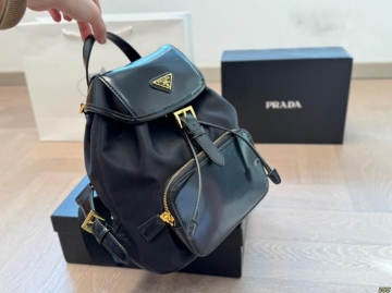 2025 魅力的 リュックサック PRADA  プラダ   21CM