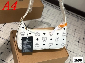 2025 プレイフル ショルダーバッグ/ショルダーバッグ MCM  エムシーエム   26CM