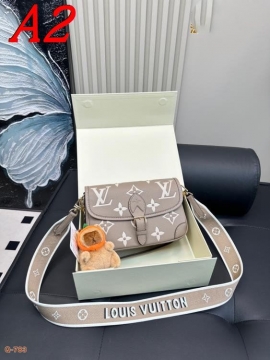2025 エディトリアル ショルダーバッグ/ショルダーバッグ LOUIS VUITTON  ルイヴィトン   25CM