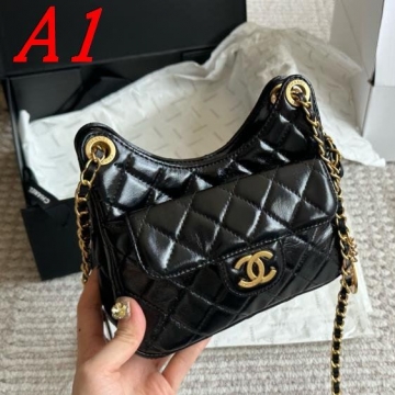 2025 ロゴ入り ショルダーバッグ/ショルダーバッグ CHANEL  シャネル   19CM