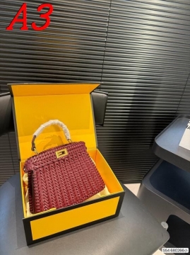 2025 カジュアル ショルダーバッグ/ハンドバッグ FENDI  フェンデイ   20CM