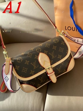 2025 高機能 ショルダーバッグ/ショルダーバッグ LOUIS VUITTON  ルイヴィトン   24CM