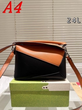 2025 憧れの ショルダーバッグ/ハンドバッグ LOEWE  ロエベ   24CM