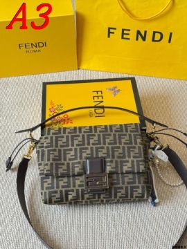 2025 クール ショルダーバッグ/ハンドバッグ FENDI  フェンデイ   30CM