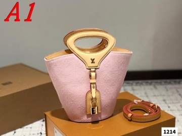 2025 プレイフル ショルダーバッグ/ハンドバッグ LOUIS VUITTON  ルイヴィトン   12CM