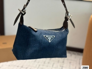 2025 ゴージャス わきの下包み PRADA  プラダ   24CM