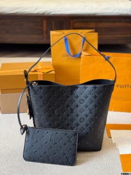 2025 クール わきの下包み LOUIS VUITTON  ルイヴィトン   27CM