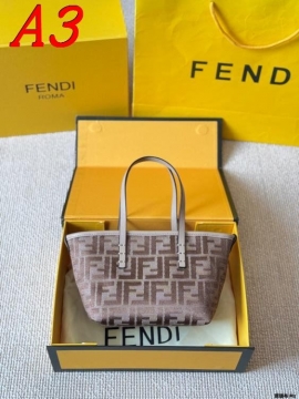 2025 シック ハンドバッグ FENDI  フェンデイ   18CM
