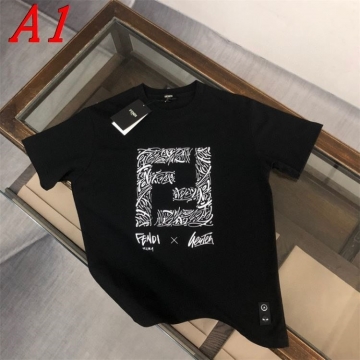 2025新作 FENDIフェンデイ ラウンドネック 半袖Tシャツ   ソフィステ...
