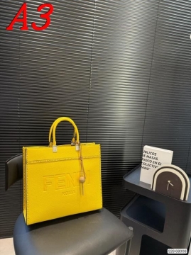 2025 ナチュラル ショルダーバッグ/ハンドバッグ FENDI  フェンデイ   35CM