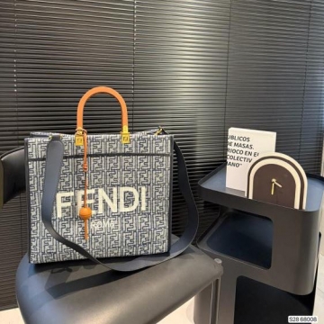 2025 ユニーク ショルダーバッグ/ハンドバッグ FENDI  フェンデイ  ...