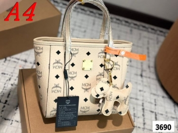 2025 機能的な ショルダーバッグ/ハンドバッグ MCM  エムシーエム   20CM