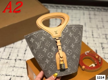 2025 プレイフル ショルダーバッグ/ハンドバッグ LOUIS VUITTON  ルイヴィトン   12CM