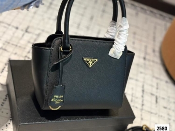 2025 きれい ショルダーバッグ/ハンドバッグ PRADA  プラダ   20...