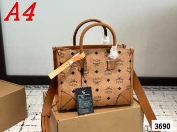 2025 使いやすい ショルダーバッグ/ハンドバッグ MCM  エムシーエム   24CM