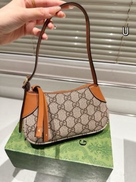 2025 シャープ わきの下包み GUCCI  グッチ   18CM