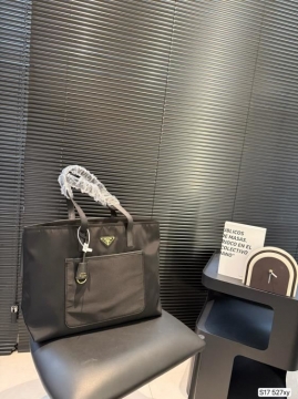 2025 ロゴ入り トートバッグ PRADA  プラダ   39CM