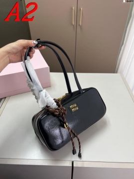 2025 なめらか ハンドバッグ MCM  エムシーエム   28CM