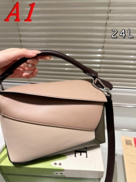 2025 憧れの ショルダーバッグ/ハンドバッグ LOEWE  ロエベ   24CM