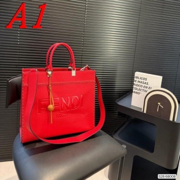 2025 ナチュラル ショルダーバッグ/ハンドバッグ FENDI  フェンデイ ...