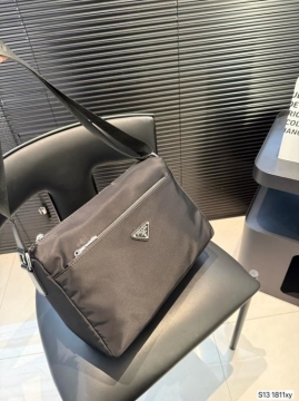 2025 バランスが良い ショルダーバッグ/ショルダーバッグ PRADA  プラ...