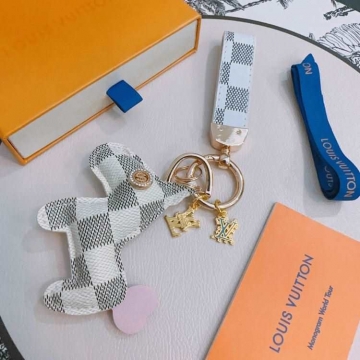 ルイヴィトン キーホルダー 2025SS 世代を超えて愛される LOUIS VUITTON
