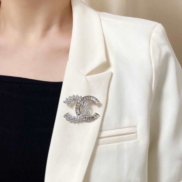 シャネル ブローチ 2025SS 洗練された耐久性 CHANEL