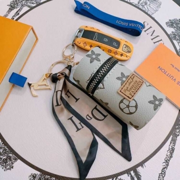 ルイヴィトン キーホルダー 2025SS 摩擦で色落ちしない LOUIS VUITTON