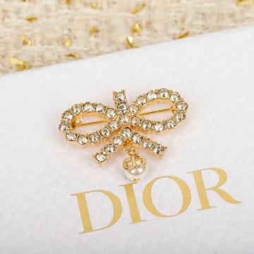 ディオール ブローチ 2025SS トレンドに左右されない DIOR
