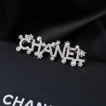 シャネル ブローチ 2025SS コーデの要 CHANEL