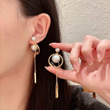 ディオール イヤリング 2025SS スタイリッシュな定番 DIOR