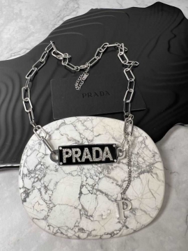 プラダ ネックレス 2025SS 変形しにくい PRADA