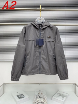 新作登場  プラダ コート コーディネート自在  