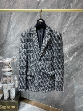 2025新作 フェンデイ コート モード系