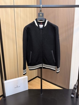 2025 モンクレール 在庫僅少 メンズ ダウンジャケット シルエットの美しい服