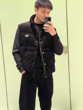 2025 プラダ 通販 ダウンプレミアムダウンジャケット ダンジャケット一枚で過ごせる）