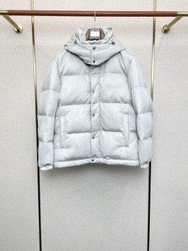 2025 モンクレール 季節限定 メンズ ダウンジャケット 重さを感じず