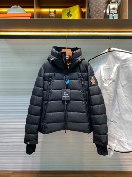 2025 モンクレール ギフト ダウンジャケット メンズ 撥水性がある
