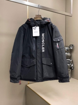 2025 モンクレール 品質保証 ダウンジャケット メンズ 空気がたまりやすい