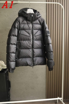 2025 フェンデイ 新商品 ダウンジャケット メンズ 撥水加工の施された