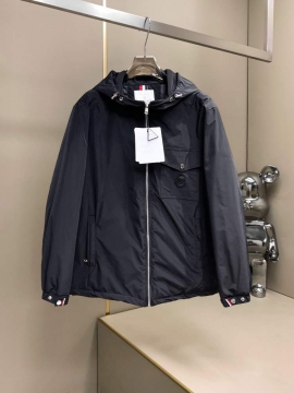 2025 モンクレール 冬の定番 ダウンジャケット メンズ 長く愛用できる