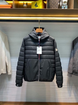 2025 モンクレール デラックス ダウンジャケット メンズ 撥水加工の施された