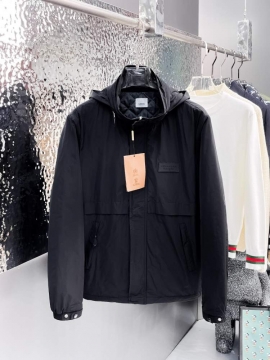 2025 バーバリー お得 ダウンジャケット メンズ 何にでも合わせ易く格好良く決まる