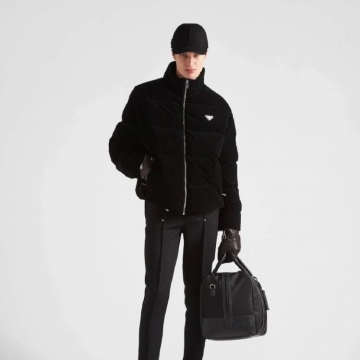 2025 プラダ 冬の定番 メンズ ダウンジャケット 何にでも合わせ易く格好良く決まる